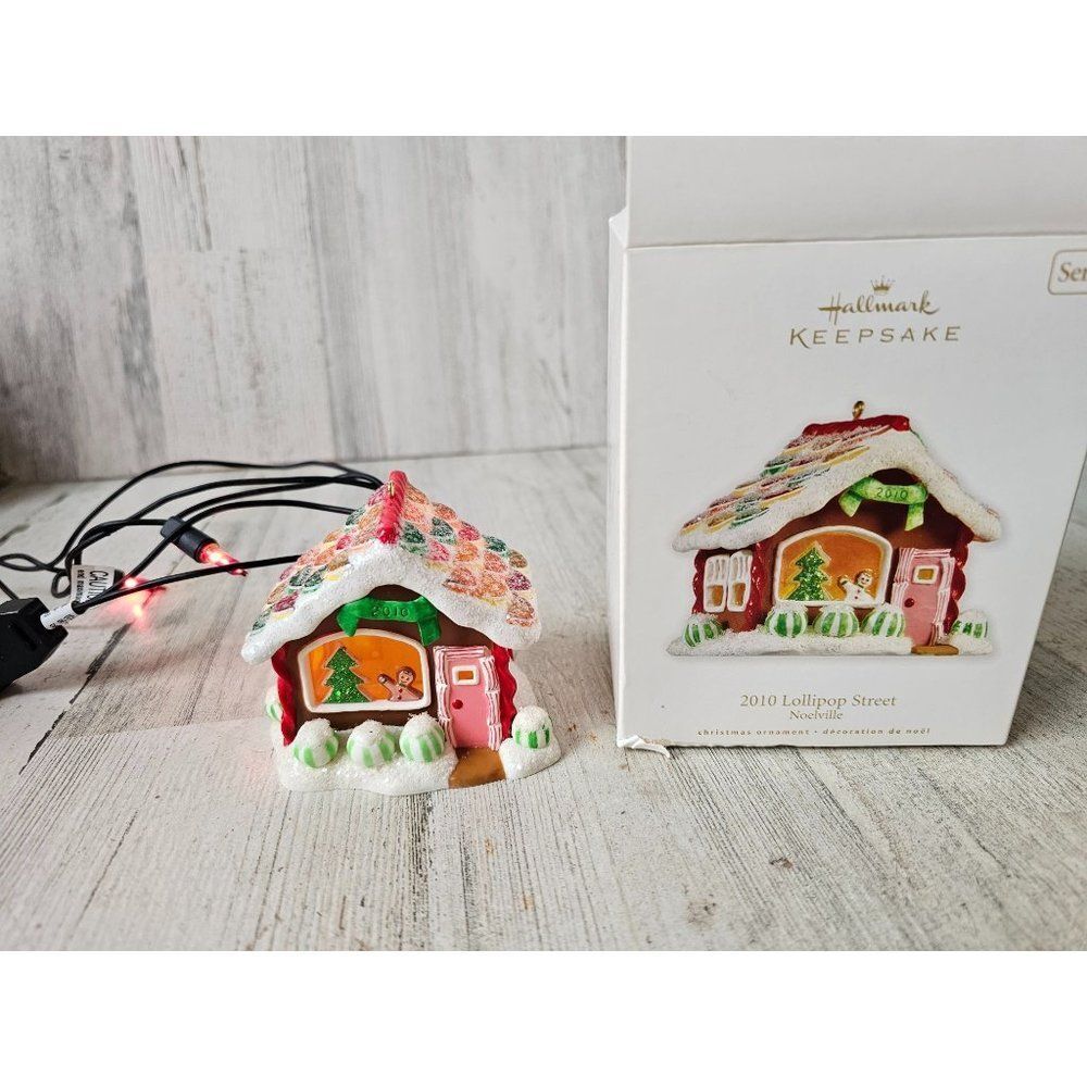 Hallmark 2010 lollipop Street noelville gingerbread ornament Xmas tree 2010 fift